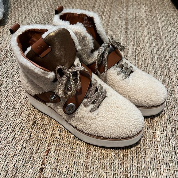Coach Sherpa platform boots brown leather with gold hardware size 9 - Picture 1 of 5
